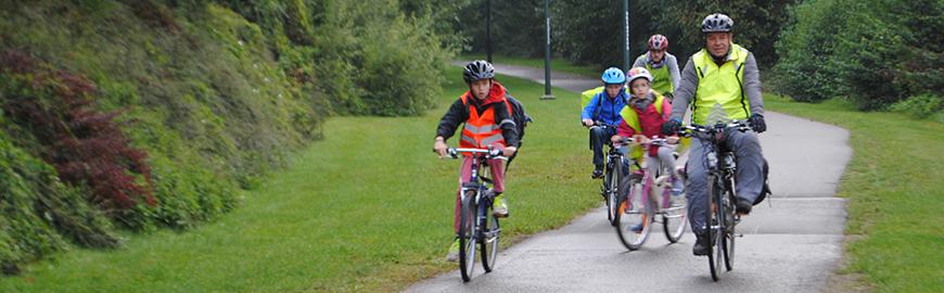 Elèves à vélo.  PROF/FWB