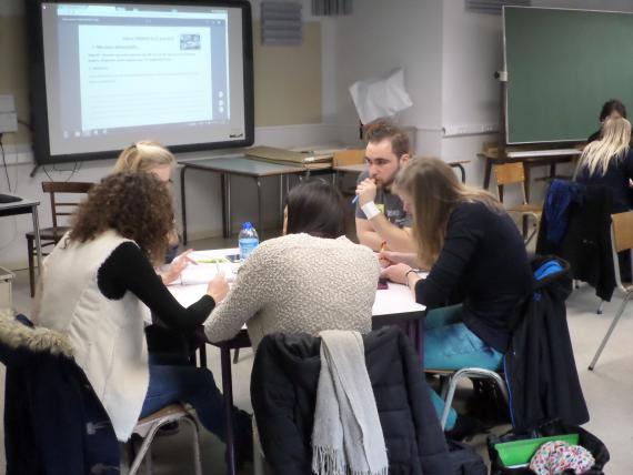 À Leuze, de jeunes enseignants se soutiennent mutuellement, encadrés par la Haute École Louvain en Hainaut.