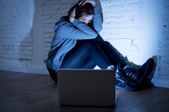 Très peu de victimes de cyber harcèlement osent en parler par honte, par crainte de représailles…