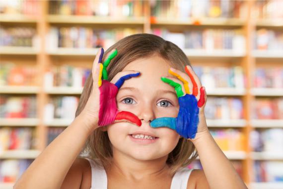 Deux études font l’état des lieux de l'accueil de la petite enfance, listent les compétences nécessaires et préconisent la mise en place de trois profils de métier et de formation.