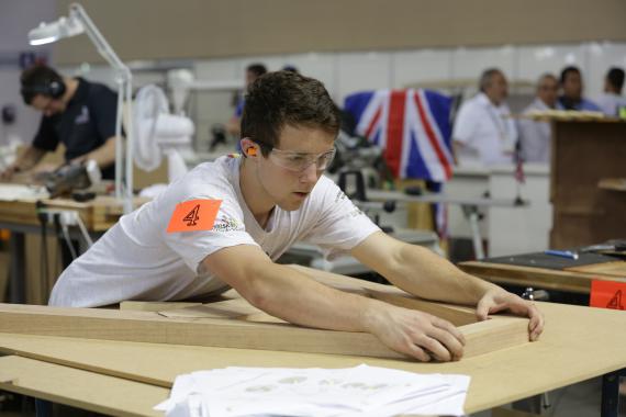 Cet été, le Mondial des Métiers de Sao Paulo a mis un coup de projecteur sur les liens « école-formationemploi ». Matthieu Deneffe est un des six Belges médaillés.