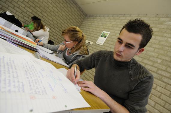 Tous les PO peuvent inscrire les élèves de leurs écoles au TESS et au CE1D.