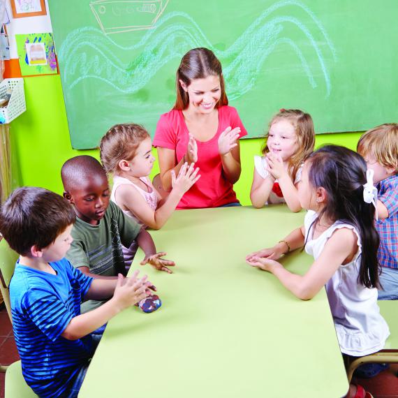 Des activités FLA pour des élèves de la 2e maternelle à la 4e primaire.