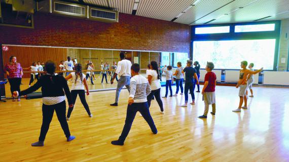 Durant leur semaine d’immersion artistique à La Marlagne, les classes inscrites aux CRIA participent à de nombreux ateliers pratiques.