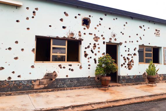 Le 7 avril 1994, la résidence de la Première ministre Agathe Uwilingiyimana est prise pour cible. Elle et dix para-commandos belges chargés de sa protection sont assassinés par des soldats rwandais.